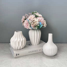 北欧现代式陶瓷花瓶现代简约家居装饰花瓶白色素烧花插桌面玄关