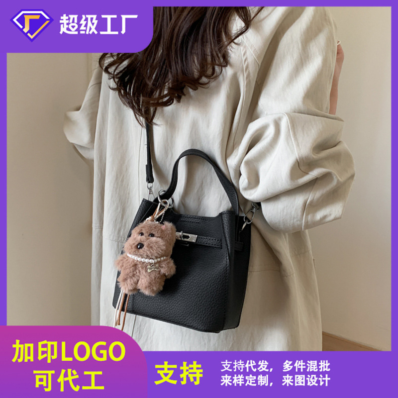 Cross-Border Korean Style Light Luxury Bucket Bag, Trendy Handbag and Crossbody Bag for Women, Niche High-End Fashion Commuter Shoulder Bag Cross-Border Korean Style Light Luxury Bucket Bag, Trendy Handbag and Crossbody Bag for Women, Niche High-End Fashion Commuter Shoulder Bag
