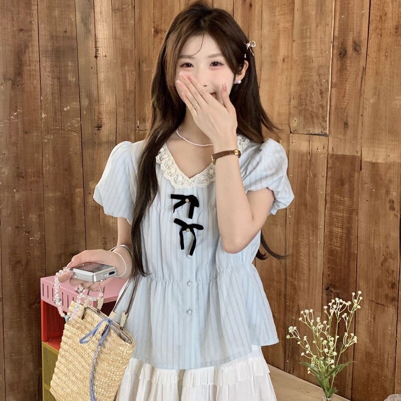 Lace V-Neck Light Blue Striped Puff Sleeve Short-Sleeve Shirt for Women 2026 Summer Super Stylish Babydoll Top