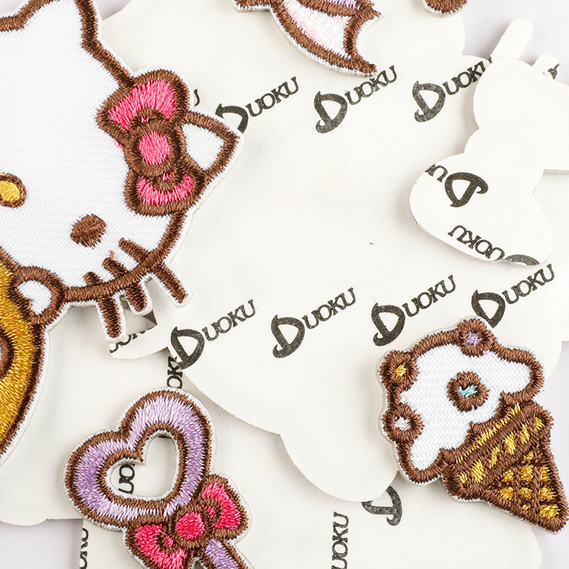 刺繍ラベルかわいい漫画アニメーション動物刺繍ステッカーアクセサリーパッチステッカー自己粘着アクセサリー既製卸売ステッカー|undefined