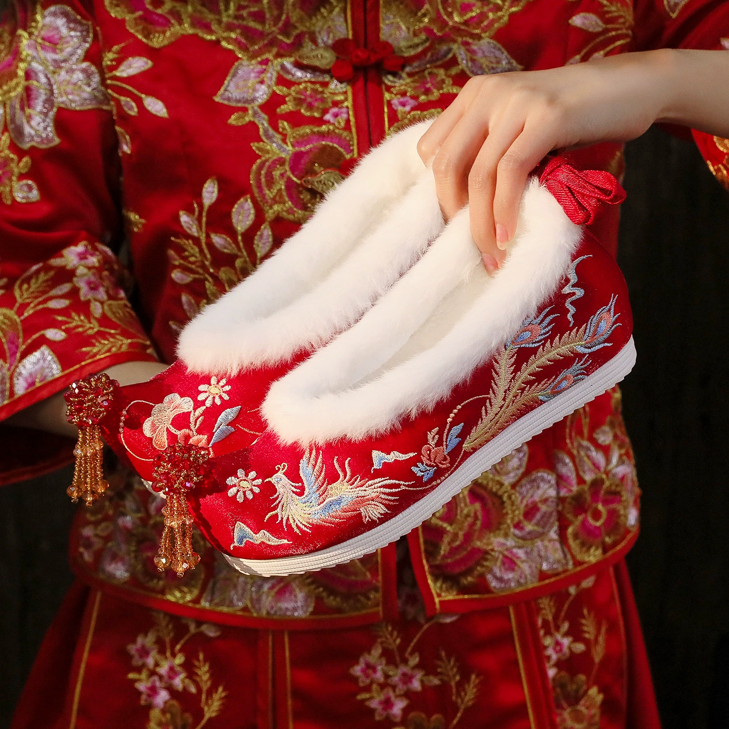 [Феникс] Новая зимняя обувь ханьфу с кисточками Антикварная обувь с вышивкой Свадебная обувь Xiuhe для невесты в китайском стиле Тканевая обувь на внутреннюю высоту
