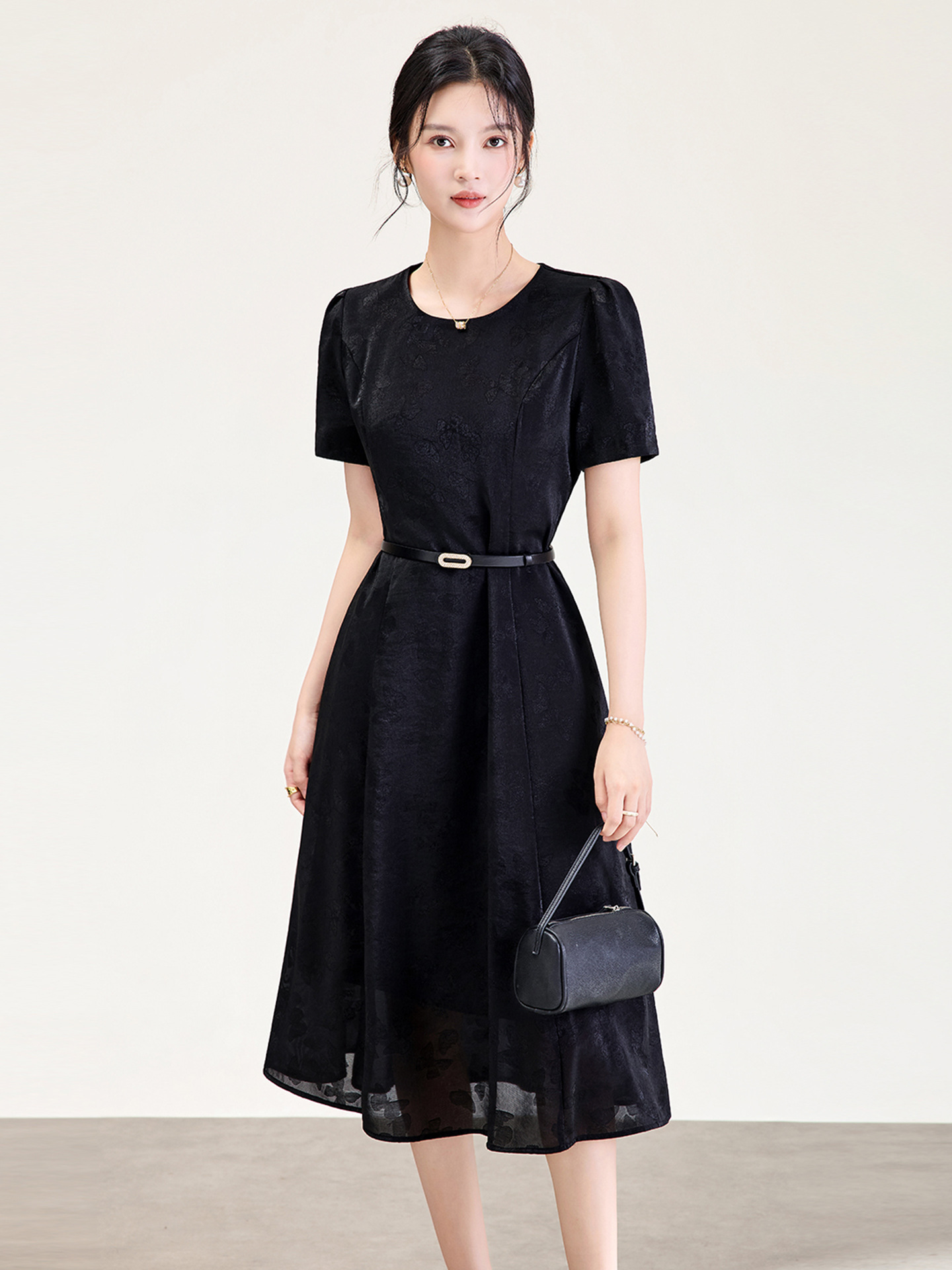 Đầm maxi nữ thắt eo họa tiết bướm jacquard kiểu Pháp — màu be