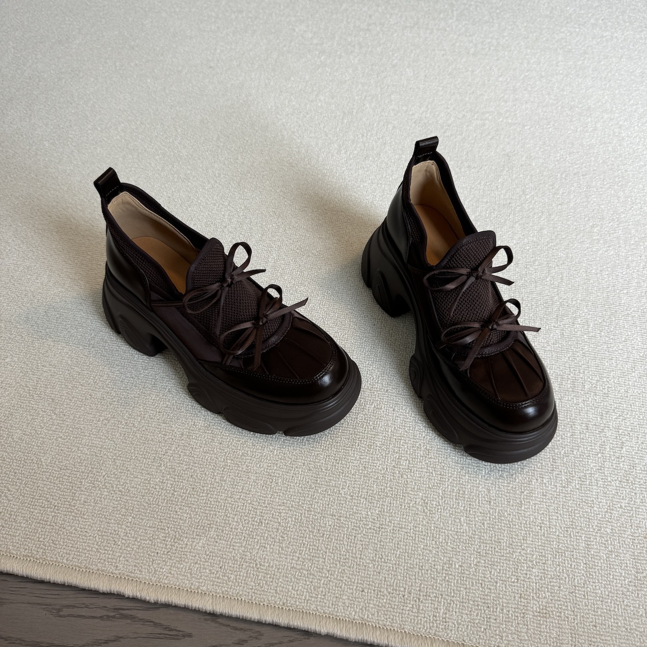 Yang Mi es el mismo tipo de zapatos de la isla de mariposa Sigaba Best, zapatos de base gruesa para mujeres, 2026 nuevos zapatos de altura blanca pequeños zapatos deportivos