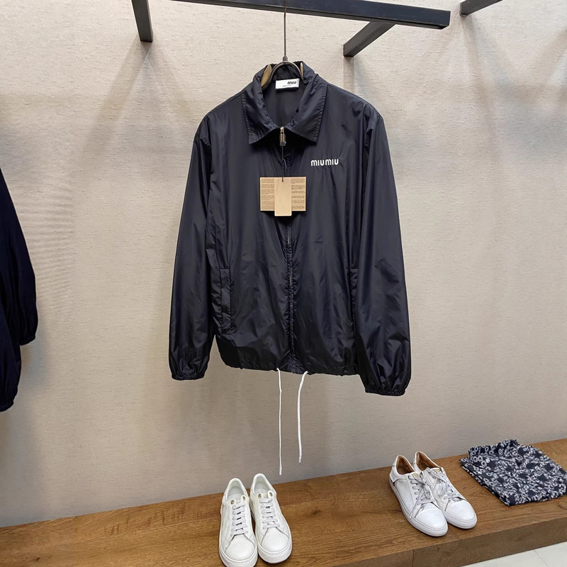 1.1 Correct Version 2025 Miu Miu Miu Three-Dimensional Letter Embroidery Blcg Hooded Tb Jacket Jacket Same Style for Men and Women 1.1 Correct Version 2025 Miu Miu Miu Three-Dimensional Letter Embroidery Blcg Hooded Tb Jacket Jacket Same Style for Men and Women