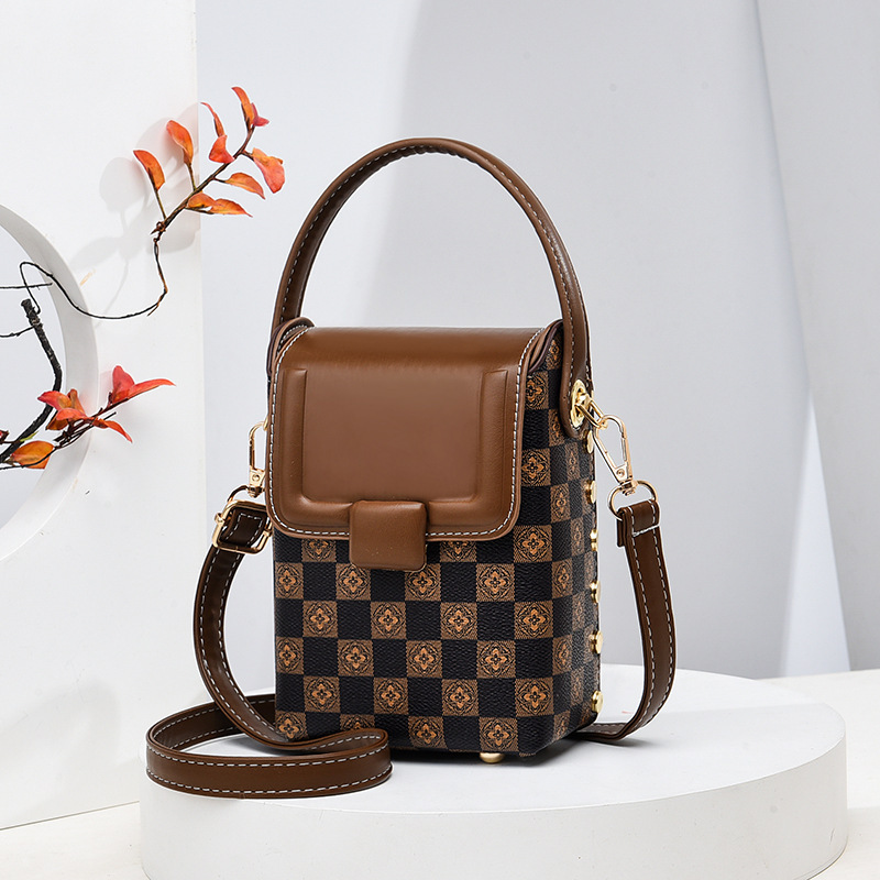 격자 무늬 커피