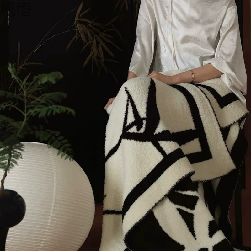 Проехав внутрь класса A с половиной флисом бамбукового одеяла на диване одеяла на кровати с офисной сиестой