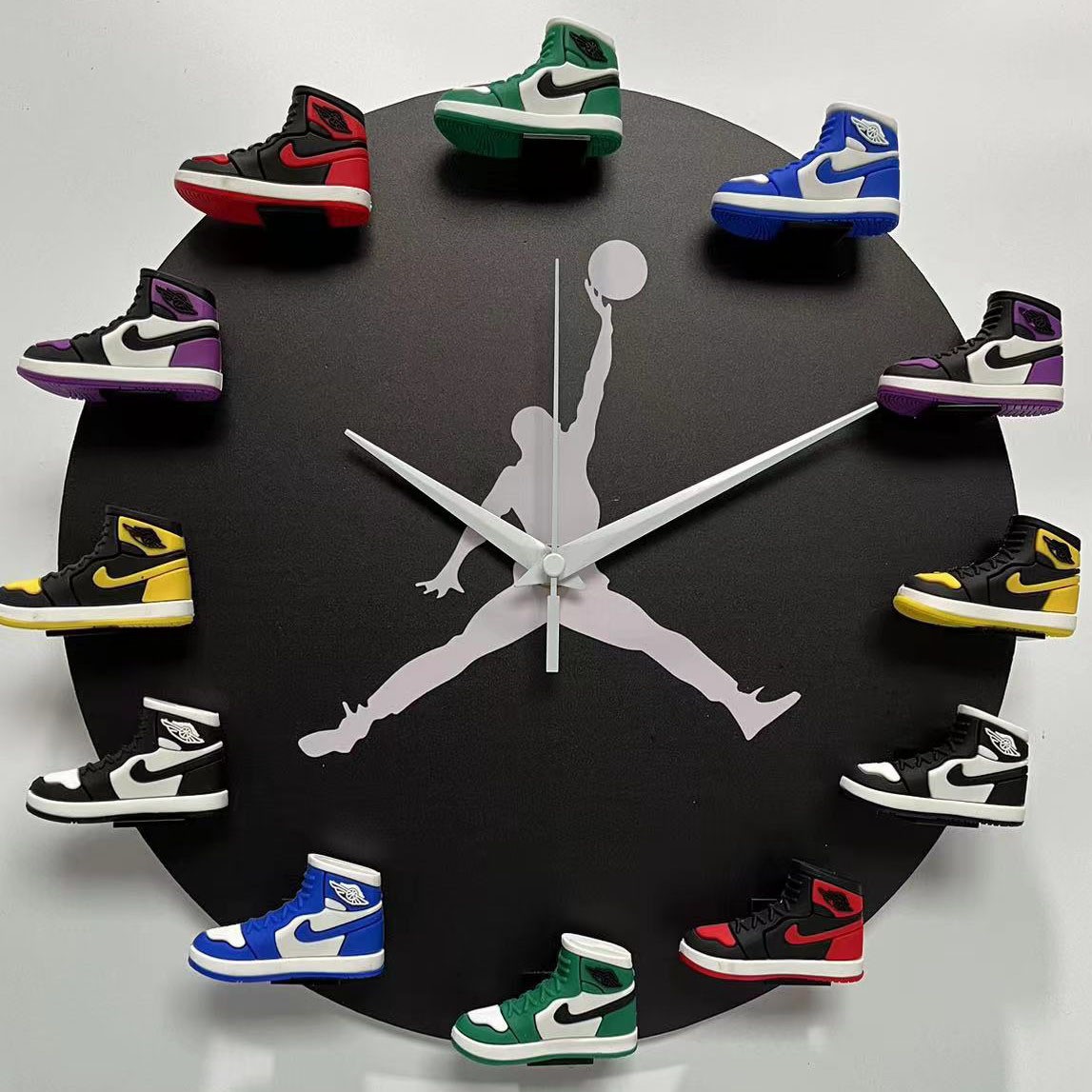 Three-dimensional shoes with black bottom and white without words