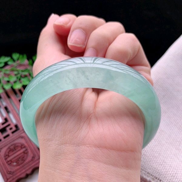 Vòng tay ngọc bích tự nhiên Myanmar A cao cấp, đường kính trong 53–62 mm chi tiết 9