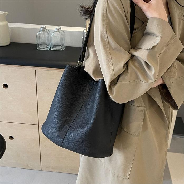 Commuter todo partido bolsa de color sólido para las mujeres 2024 nueva moda retro cubo bolsa nicho de alta calidad bolso de hombro ocasional