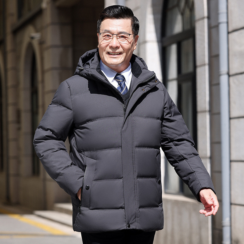 다운 재킷 남성 2023 중년 및 노인 겨울 새로운 패션 캐주얼 짧은 후드 재킷은 머리카락 한 세대가 될 수 있습니다.