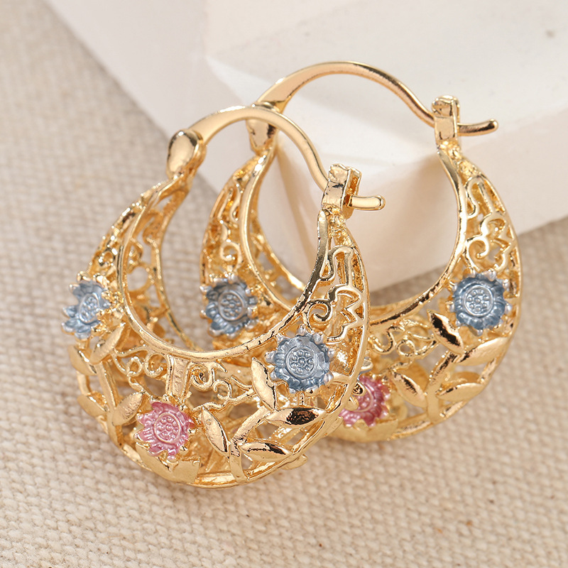 Morning Moon Cross-Border Earrings, Niche Retro Carved Earrings That Make the Face Look Smaller, Creative Hollow-Out Women's Earrings, Popular in Europe and America