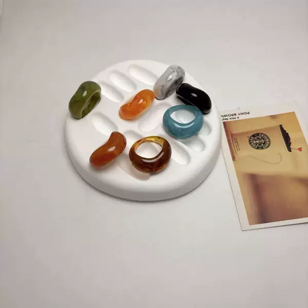 Niche Design Retro Resin Arc Wide Ring for Women 2025 New Style Simple and Personalized High-End Ring Accessory