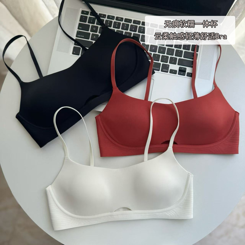 Breathable, Soft, Seamless, Nude-Feel, Thin Cup Jelly Strip Bra for Women with Small Breasts, Red, Push-Up, Anti-Sagging, Zodiac Year Underwear Bra