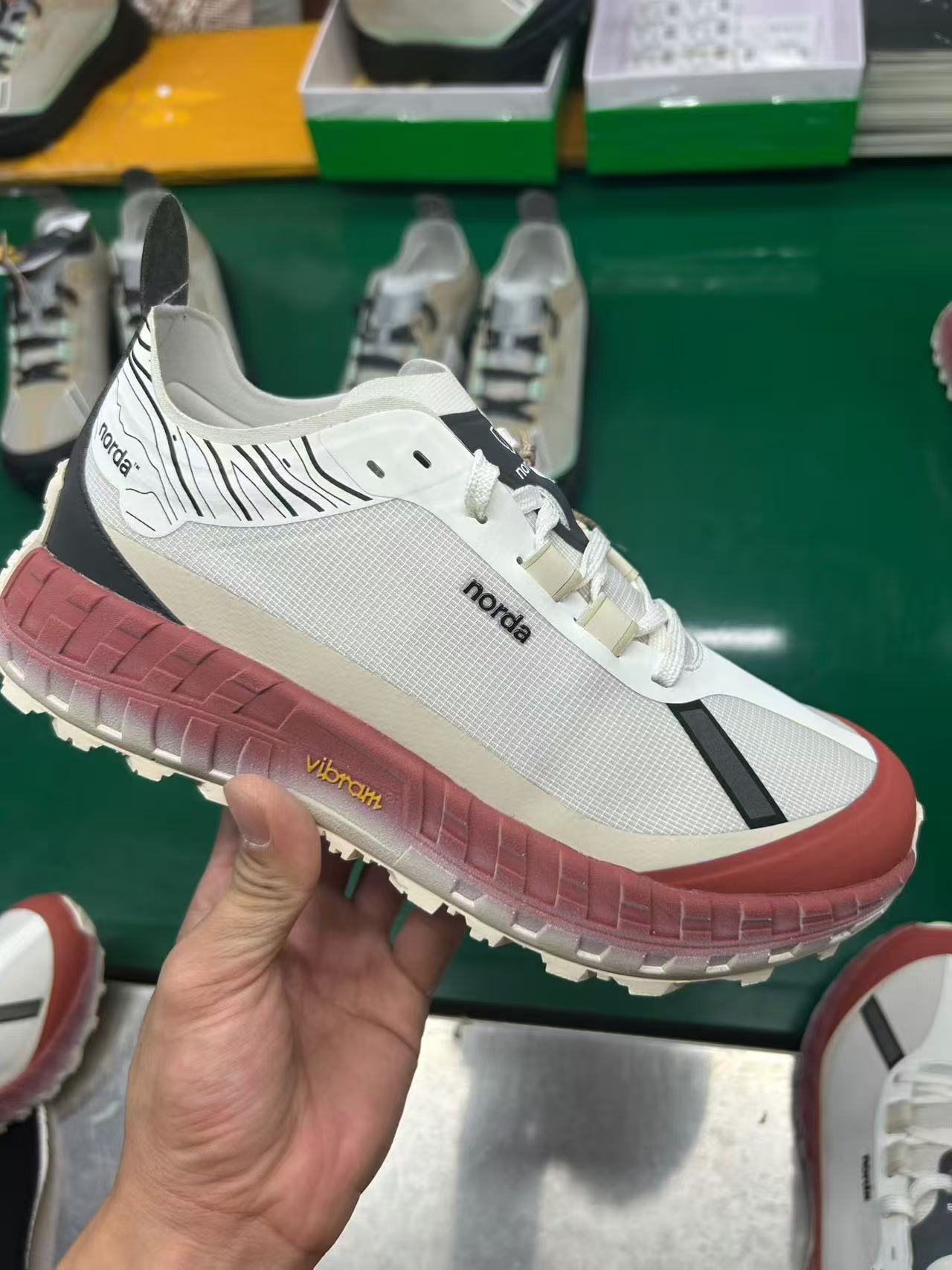 Norda 001 zapatos de montaña de empresa transfronteriza, zapatos de correr de altura baja para hombres y mujeres
