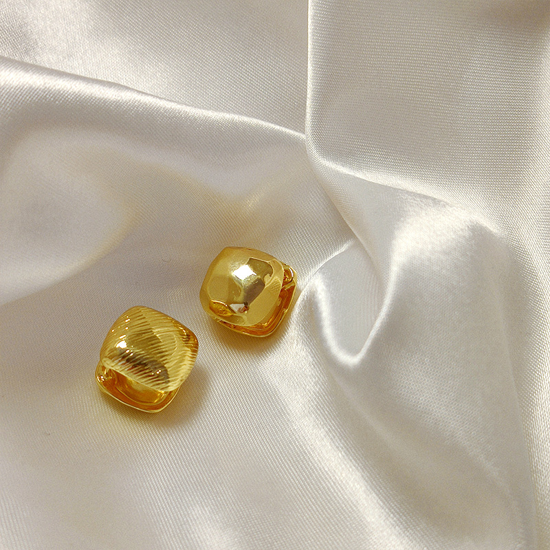 15g Weight Alloy Ear Needle Material Ear Studs Classification 1 Pair Quantity Holiday, Daily, Date Occasion Alloy Material Geometric, Solid Color Pattern Women's Gender Plating Design Vintage Style Style 1 Pair Vintage Style Geometric Solid Color Plating Alloy Ear Studs 1