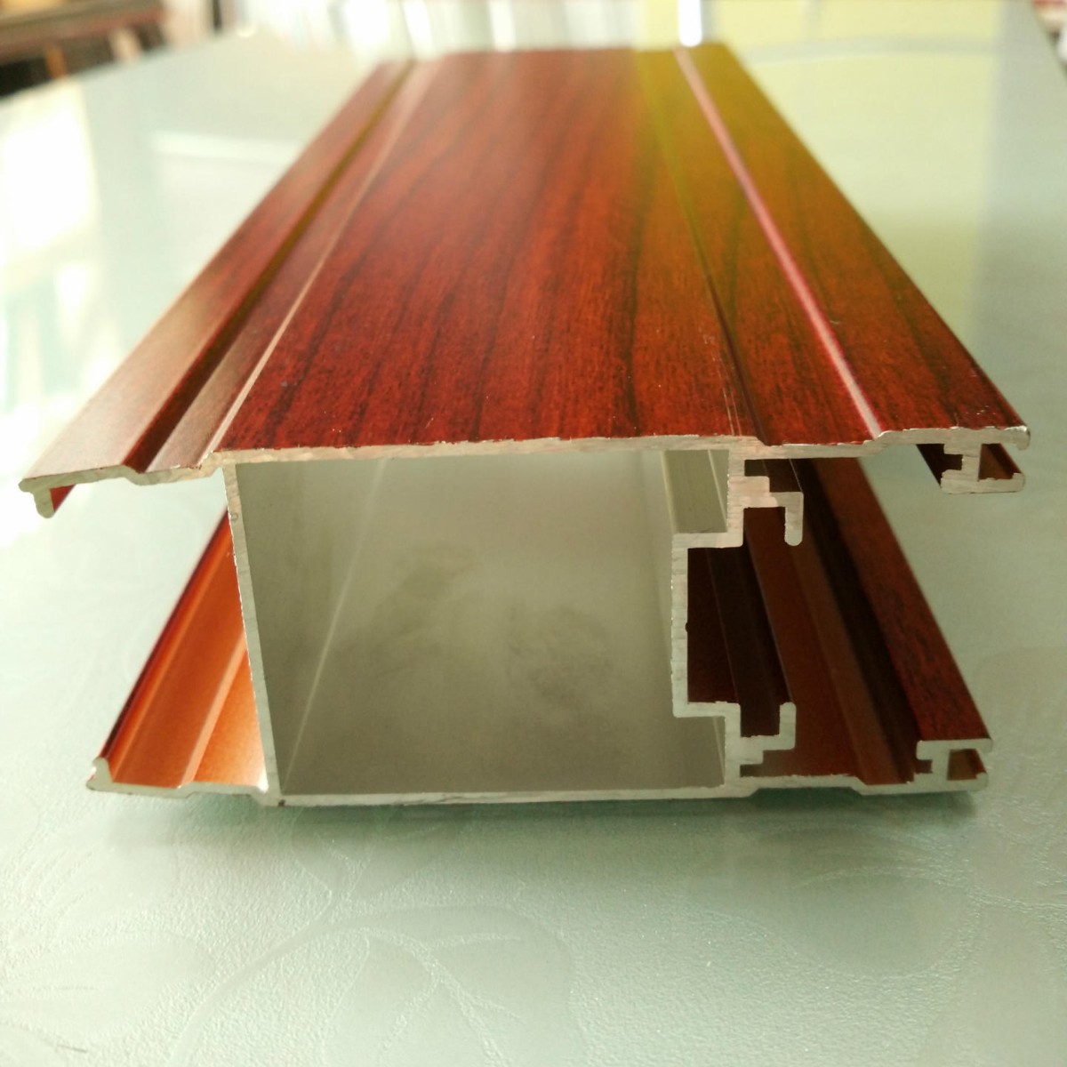 铝合金衣柜平开推拉门装修型材包覆喷涂木纹佛山源头厂家批发加工