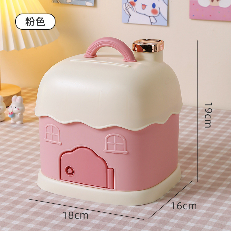 La Caja de ahorros es una pequeña y encantadora chica de dibujos animados, la Caja de ahorros es de plástico, la Caja de mano de la cabaña de año nuevo 2023