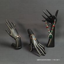 �����ɫ��֬Ůʿ����ģ�ͽ�ָ����ֱ��錚�����չʾ���ռ{��