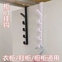 ドアの後ろにハンガーを掛けます。帽子の収納棚を掛けます。服のフックは穴を開けないでください。