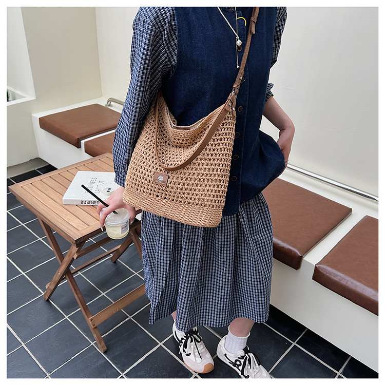 Summer hollowed-out knitted underarm bag for women, 2025 new style, laid-back and relaxed, seaside vacation style single-shoulder crossbody bag undefined