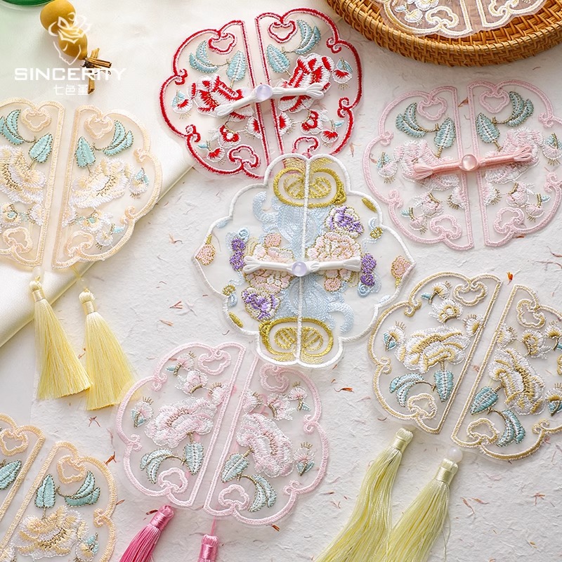 Siete colores, día de la madre, flores florales, bricolaje hecho a mano, nueva pieza de bordado chino, colgante de borla, hebilla de cheongsam de marea nacional