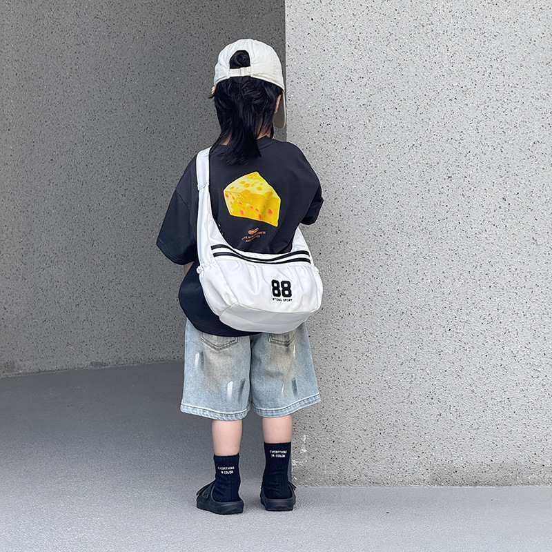 Versión coreana del bolso de hombro para niños y niñas de moda, bolso de mensajero para niños de gran capacidad digital de estilo occidental, bolso de niños a rayas de moda