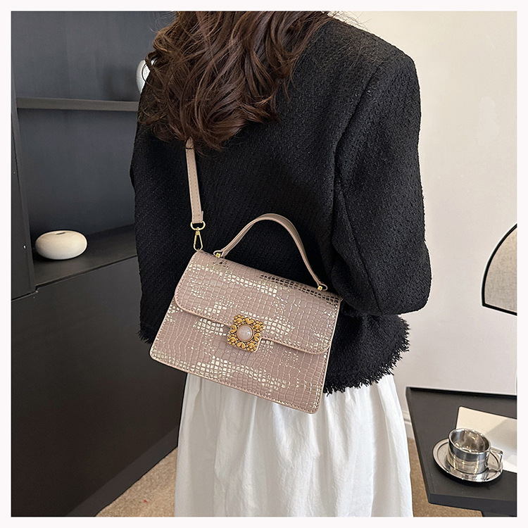 Sınır ötesi doku çanta 2023 erken sonbahar yeni kadın çantası kişiselleştirilmiş kertenkele desen omuz çantası rugan parlak çapraz çanta_voghion.com