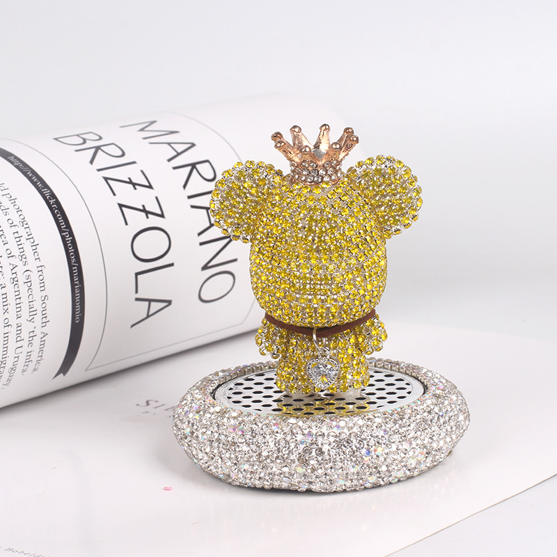 Accesorios para automóviles Adornos de aromaterapia Oso violento Muñeca linda Perfume para automóvil Aromaterapia Dibujos animados creativos Decoración de automóvil Mujer