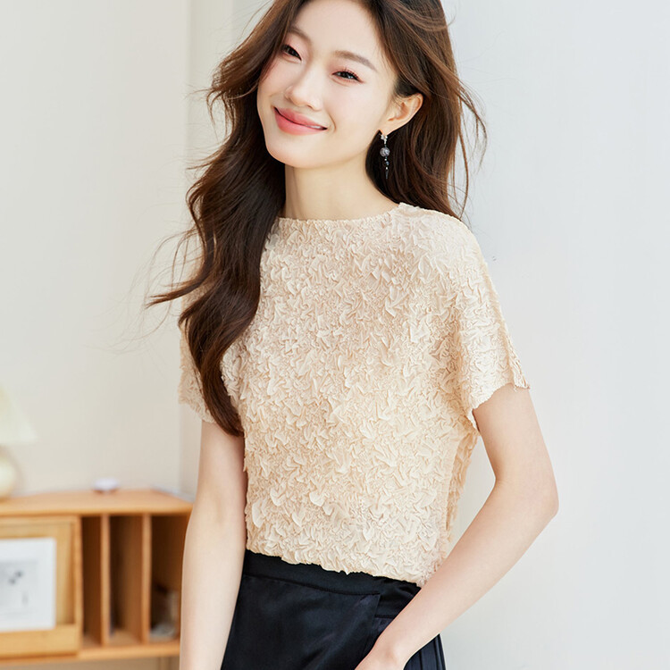 Design knitted fashionable T-shirt