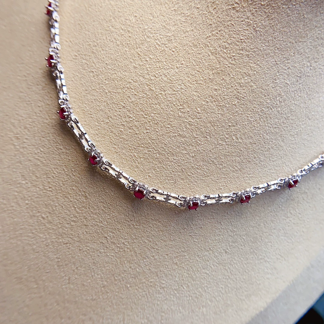 Заводская оптовая продажа натурального рубинового ожерелья S925 Серебряный инкрустированный основной камень 4*5 Горячие продажи в Европе и Америке
