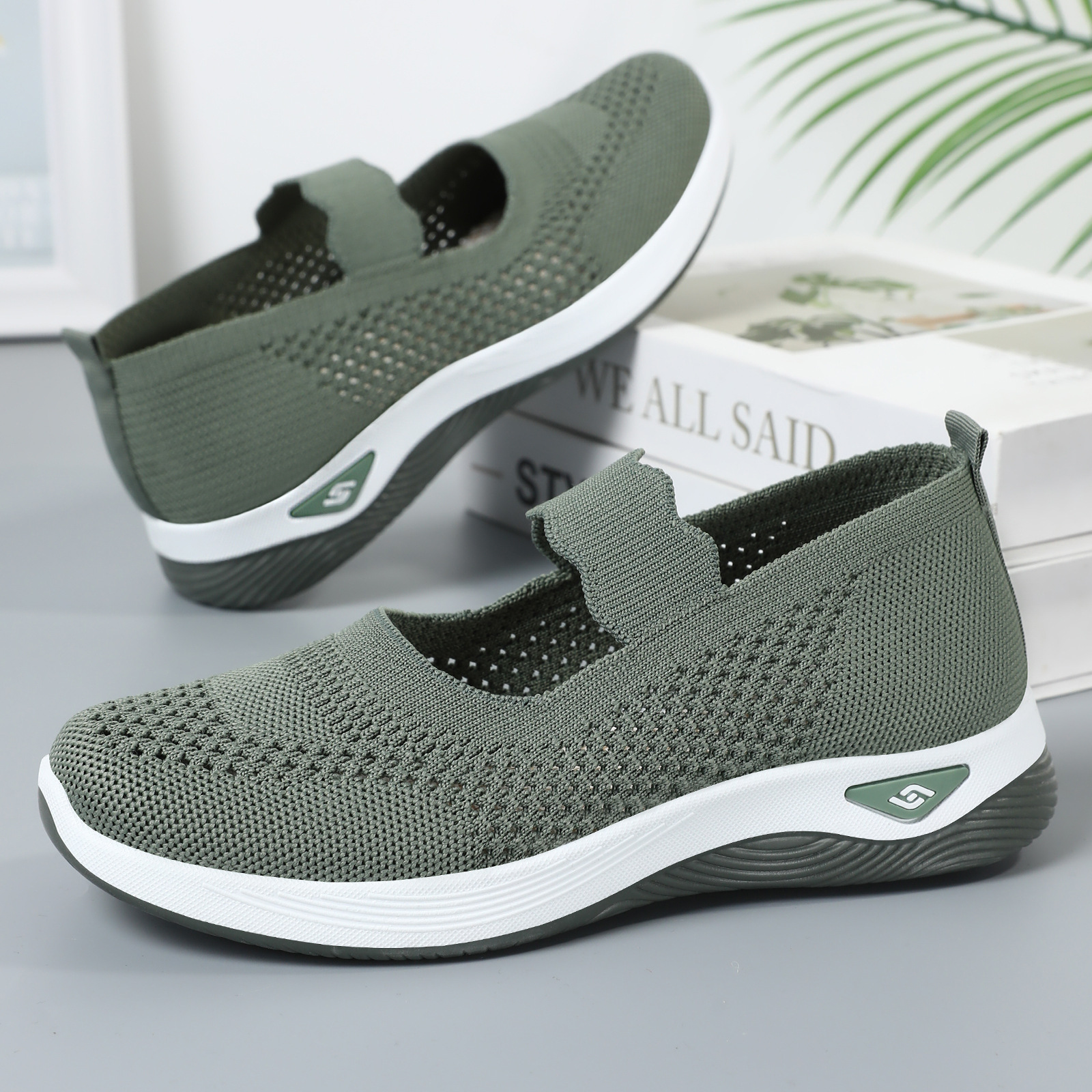Zapatos de mujer zapatos individuales transfronterizos de verano para mujer al por mayor zapatos de tela viejos de Beijing de un pie zapatos de madre de mediana edad y ancianos zapatos ligeros para caminar