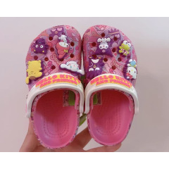 クロスの新型の連名の穴の靴の女の子の夏の子供のビーチの頭のサンダルの中で大きい子供のサンダルの男の子の子供
