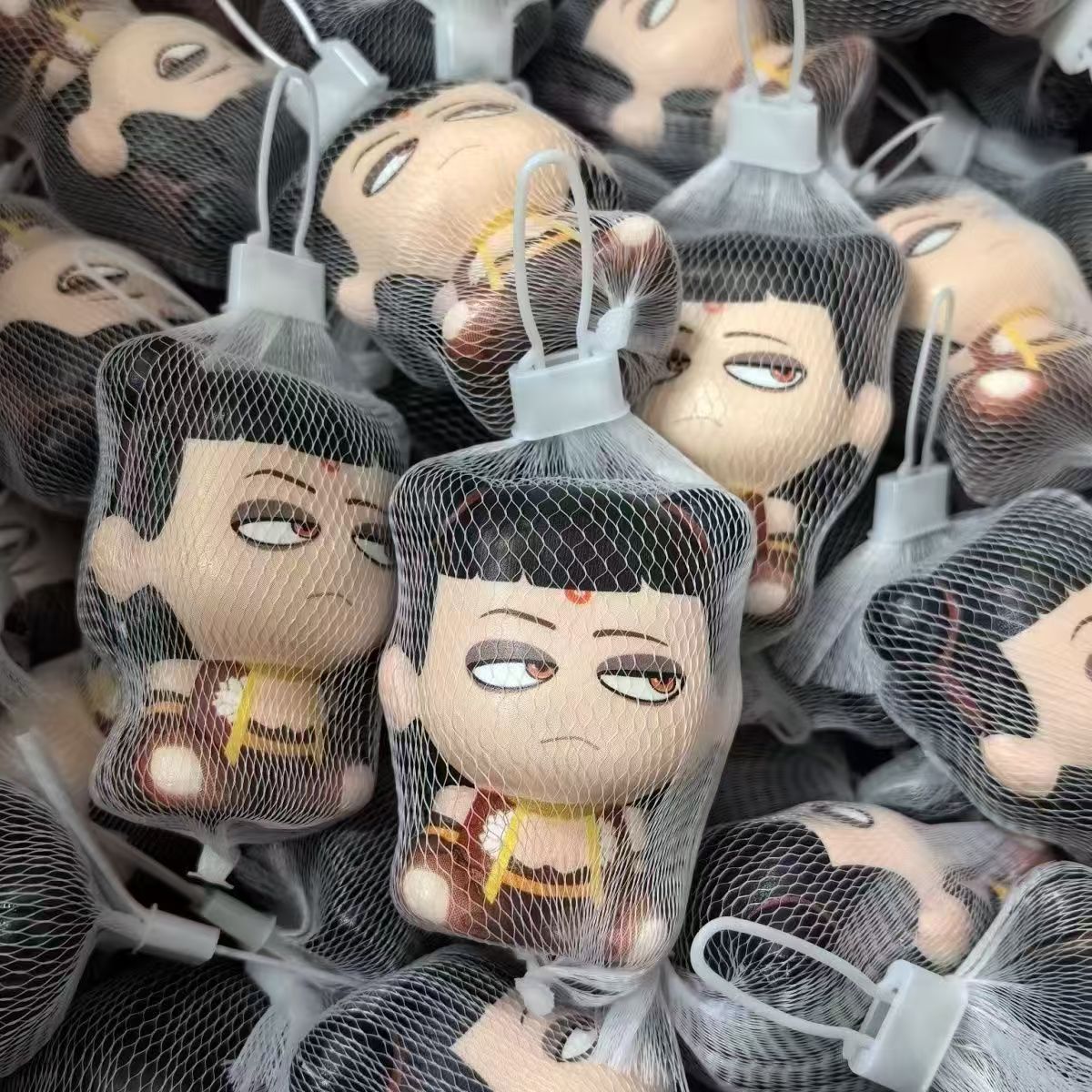 앉아있는 자세와 뜨거운 작은 Nezha [7.5cm 메쉬 포켓]