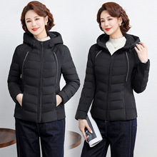 婆婆妈妈装短款保暖棉服冬季2025新款中老年女士连帽薄款棉衣棉袄