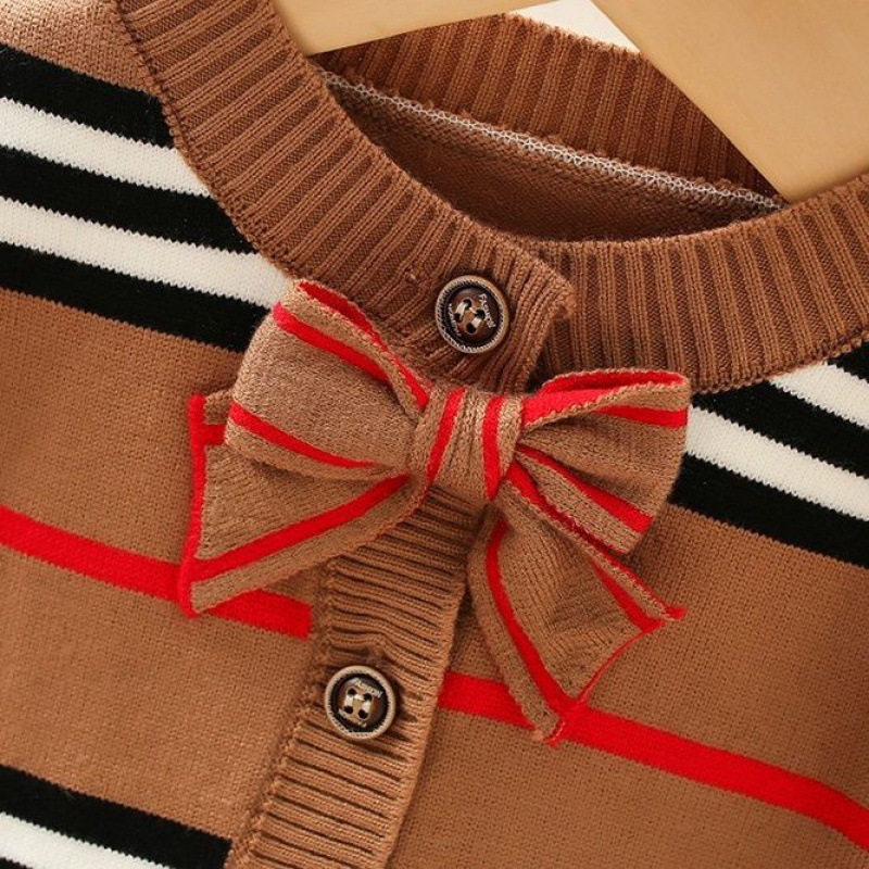 Ragazze 2023 Autunno/Inverno New Western Stripe Bambina lavorata a maglia di lana alla moda Abito a pieghe Set di due pezzi_voghion.com