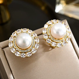 胸针;耳钉;项链