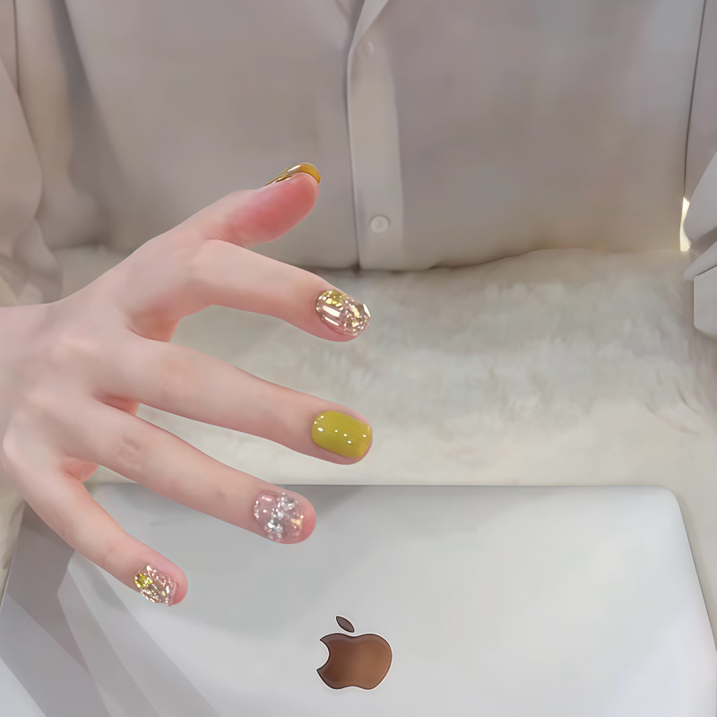 Purely Handmade Wearable Nails for Spring and Summer, Short Style, Brightening Nail Patches, High-Quality Handmade Nail Pieces with Sparkling Green Rhinestones