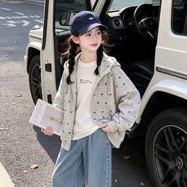 灰色连帽外套搭配浅色笑脸印花少女感十足韩系穿搭秋搭外穿休闲服