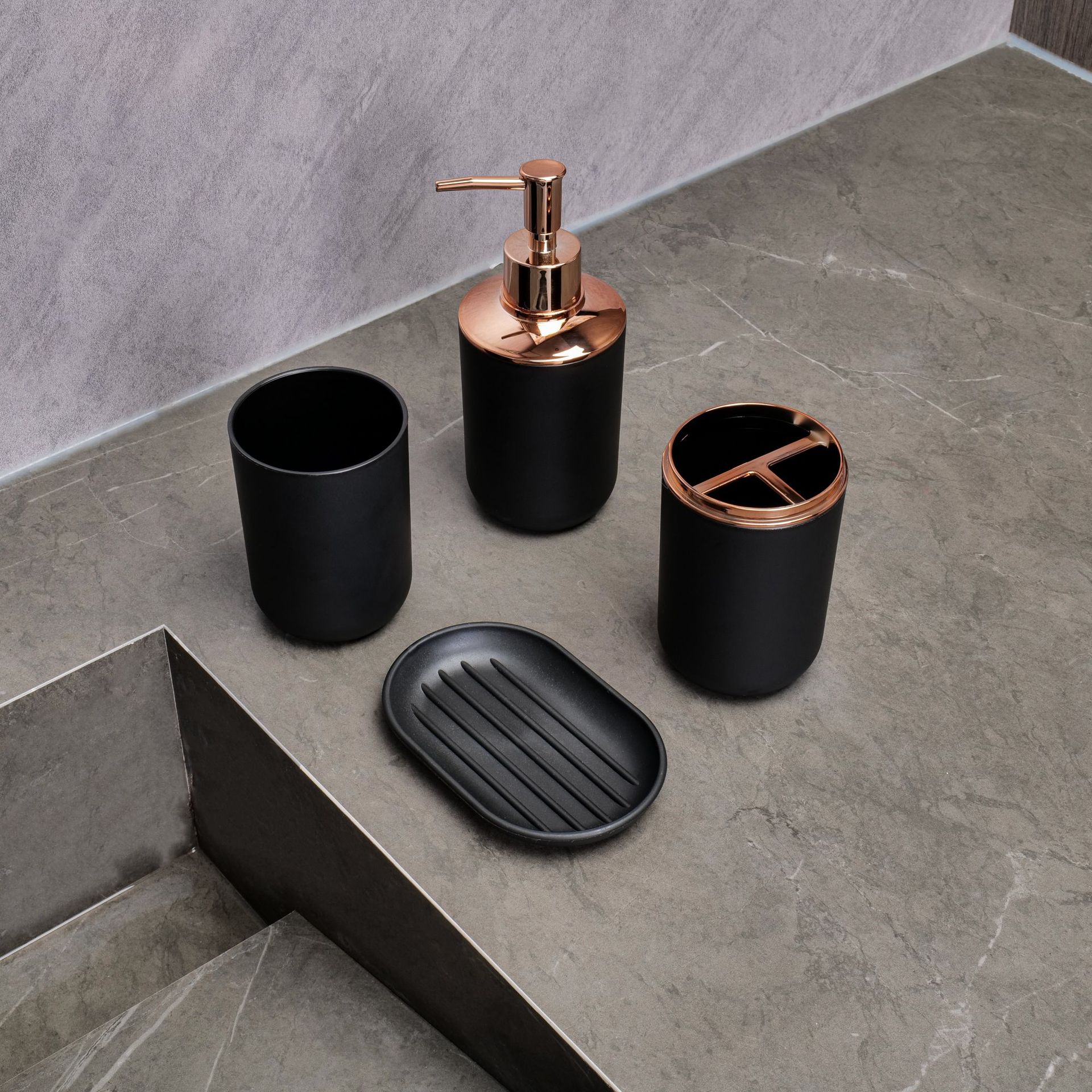 Baño transfronterizo de cuatro piezas Baño de hotel Juego de lavado Cepillado Taza de enjuague bucal Bomba de loción Viento de lujo ligero Ventas de fábrica