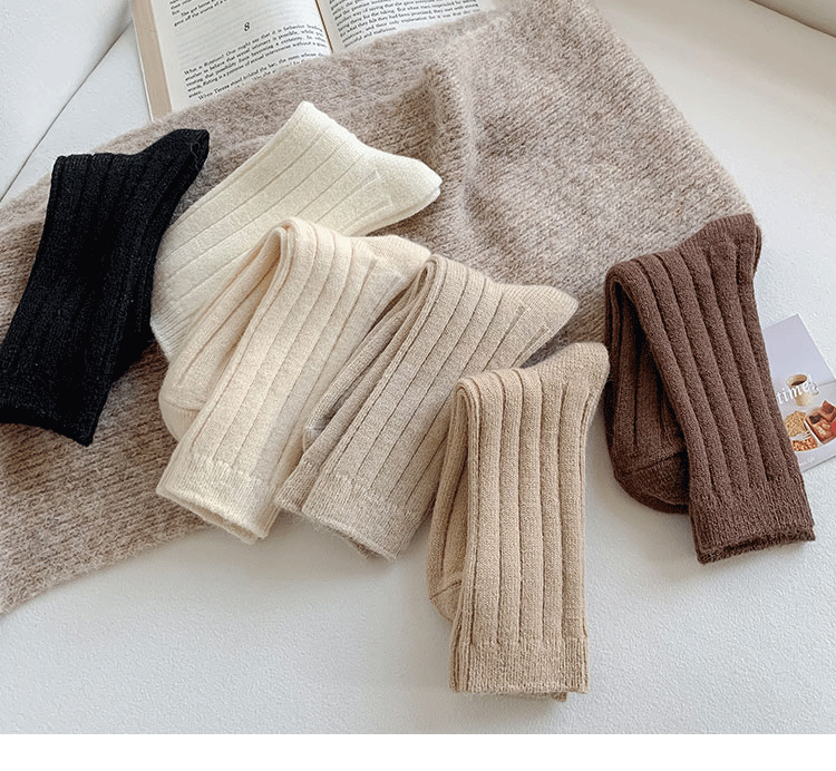 Women's Simple Style Solid Color Blending Wool Crew Socks A Pair display picture 2