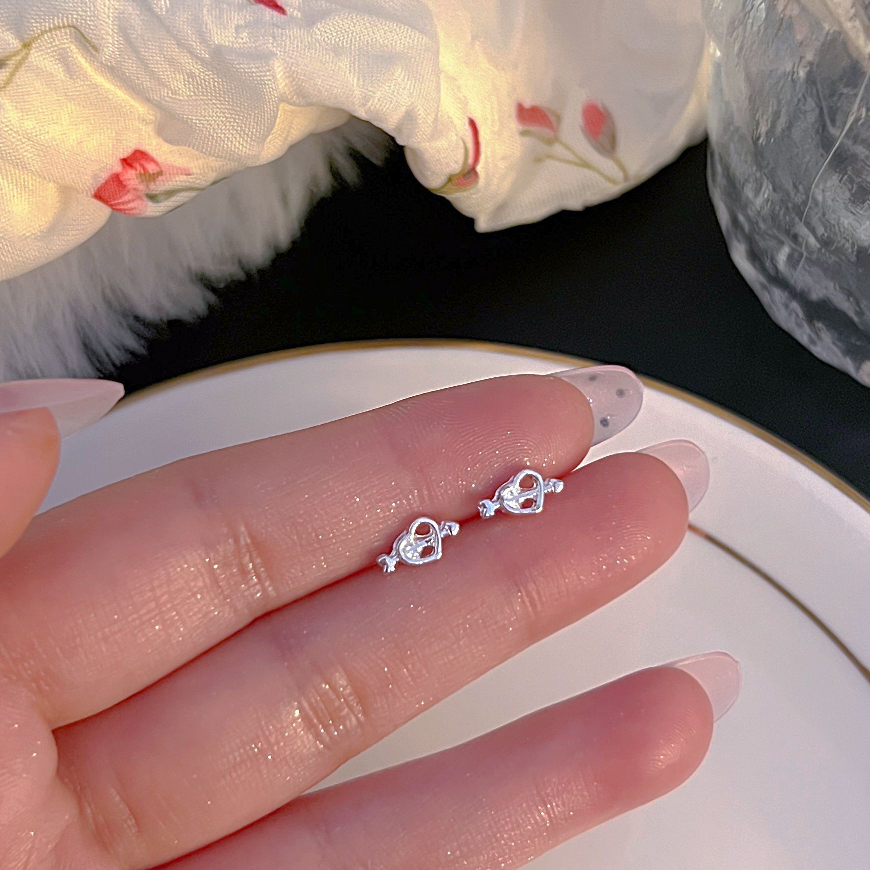 Kleine S999 Sterlingsilber Ohrlöcher Pflege-Ohrstecker Damen 2025 neue Kollektion Trend vielseitige Ohrringe hochwertiges Ohrschmuck Großhandel