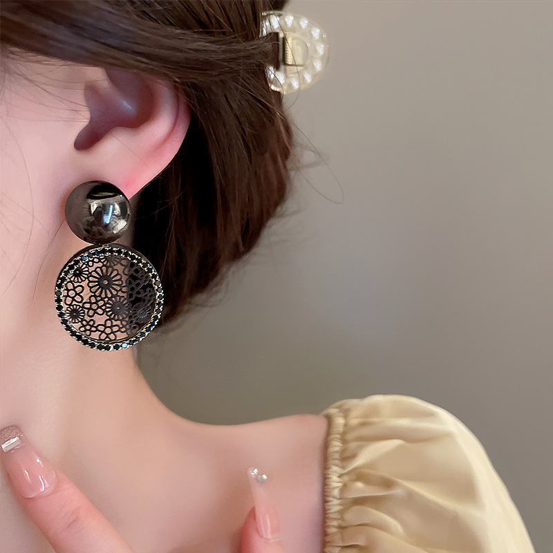 Chinoiserie Flower Alloy Copper Hollow Out Rhinestone Earrings display picture 2