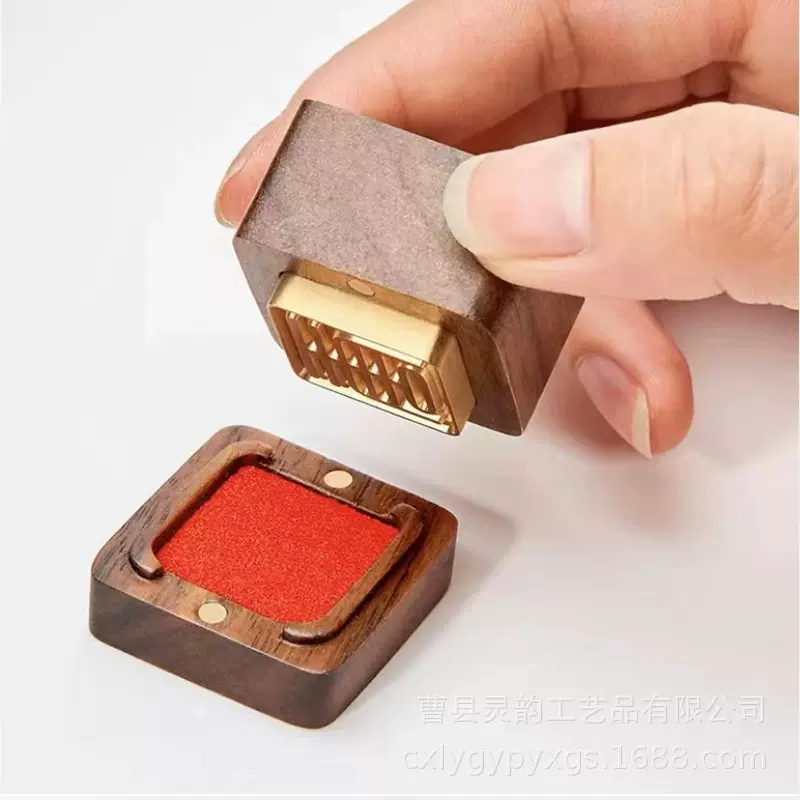 黑胡桃木质印章盒木盒印章中国风印盒吸磁式合盖名字姓名盖章工厂