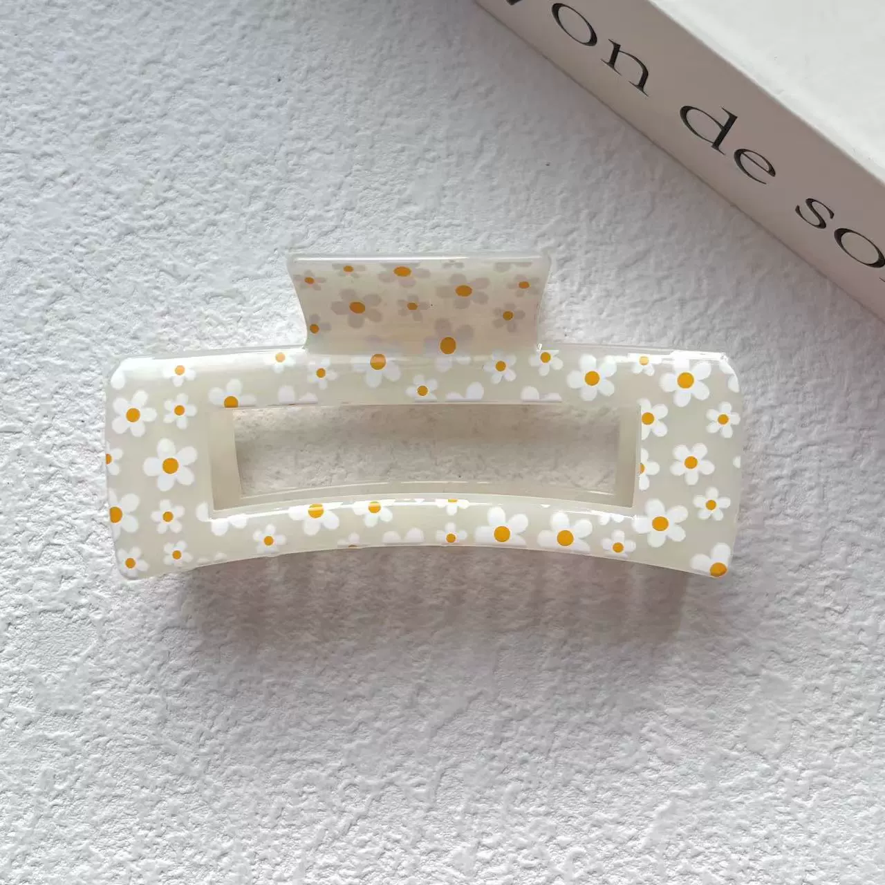 Краб‑заколка с ромашками, квадратный «шарк», 10,5×5×4,5 см, лёгкая