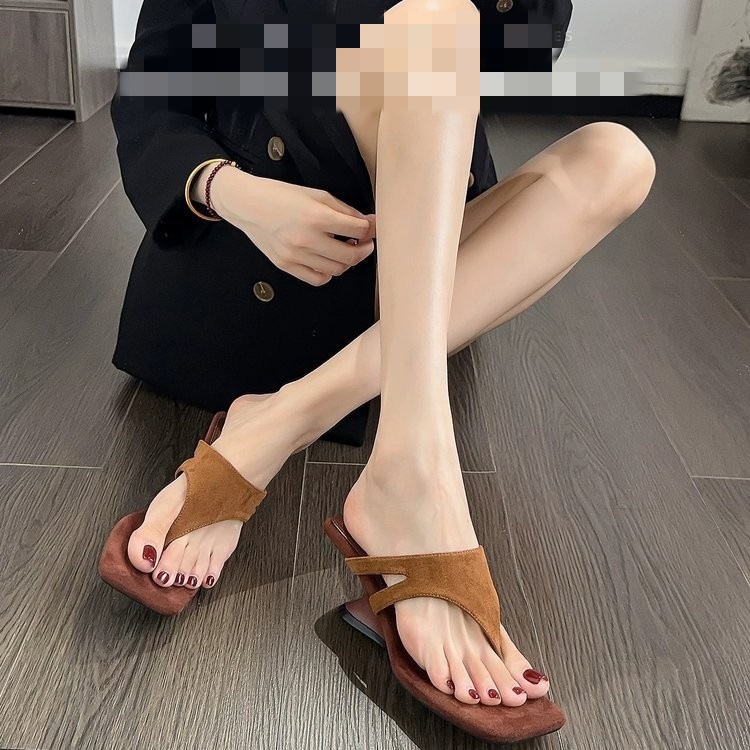 Zapatillas francesas de calzado de calzado para mujeres de verano 2026 nuevas zapatillas de tacones altos y zapatillas de playa sexy