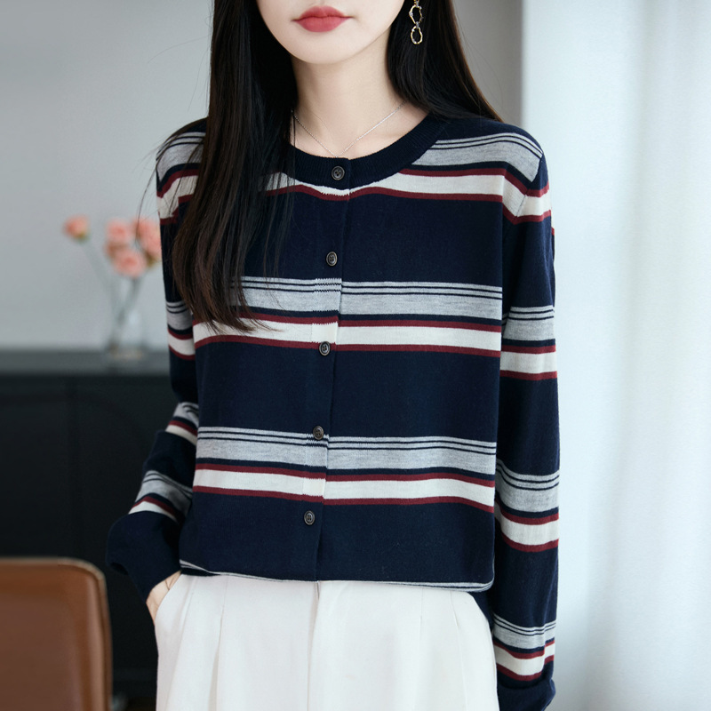 法式设计感撞色条纹针织开衫女新款显瘦宽松毛衣外搭复古女装上衣|undefined