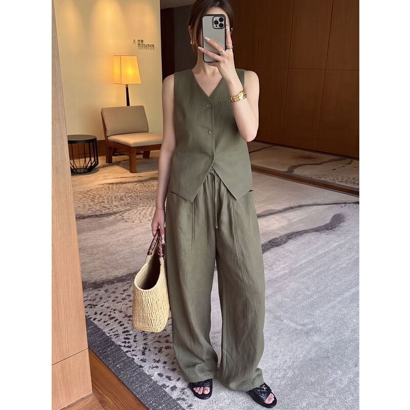 Retro olive green vest and wide-leg pants, a slimming and complexion-enhancing two-piece set for women, perfect for a chic and effortless summer look with a touch of old-money style Retro olive green vest and wide-leg pants, a slimming and complexion-enhancing two-piece set for women, perfect for a chic and effortless summer look with a touch of old-money style