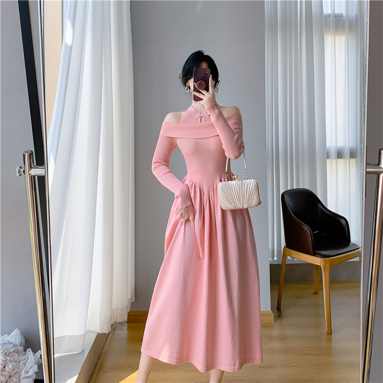 Collection automne/hiver 2024 : Cheongsam deux pièces de style chinois revisité, à porter avec un manteau et une robe en maille._voghion.com