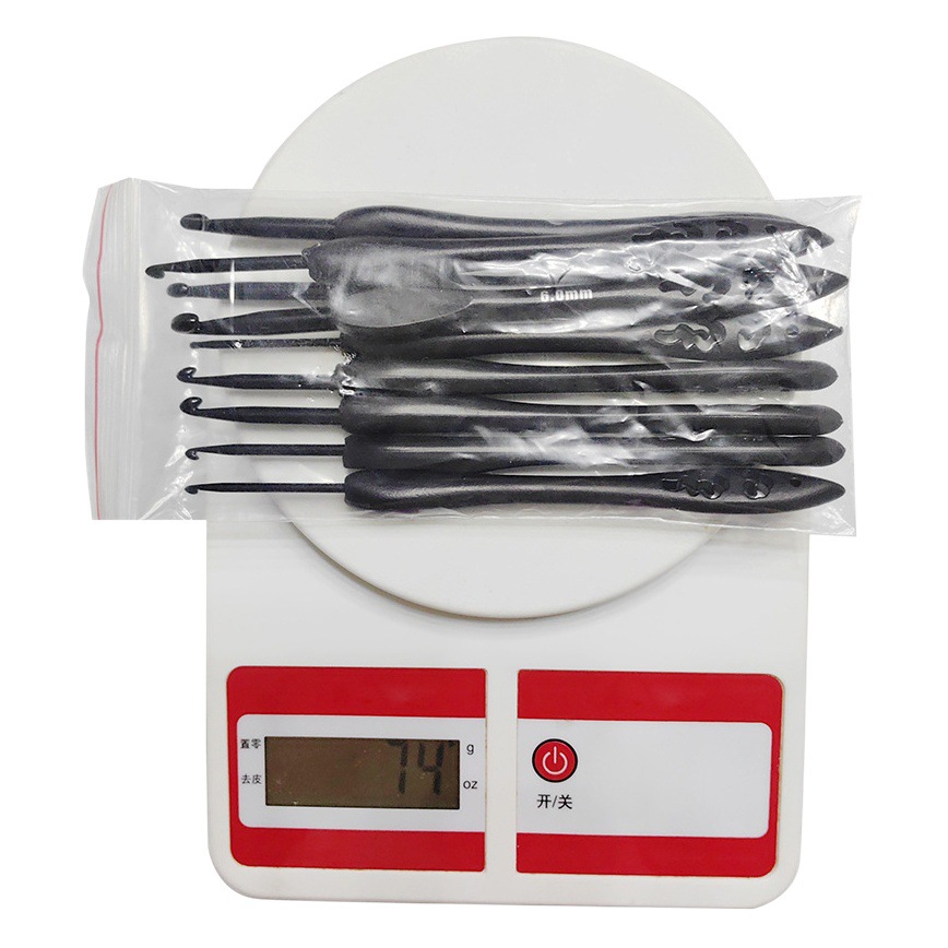 Herramientas de tejer mango de plástico negro traje de ganchillo de alúmina un conjunto de 9 piezas 2,0-6,0mm embalaje de bolsa OPP