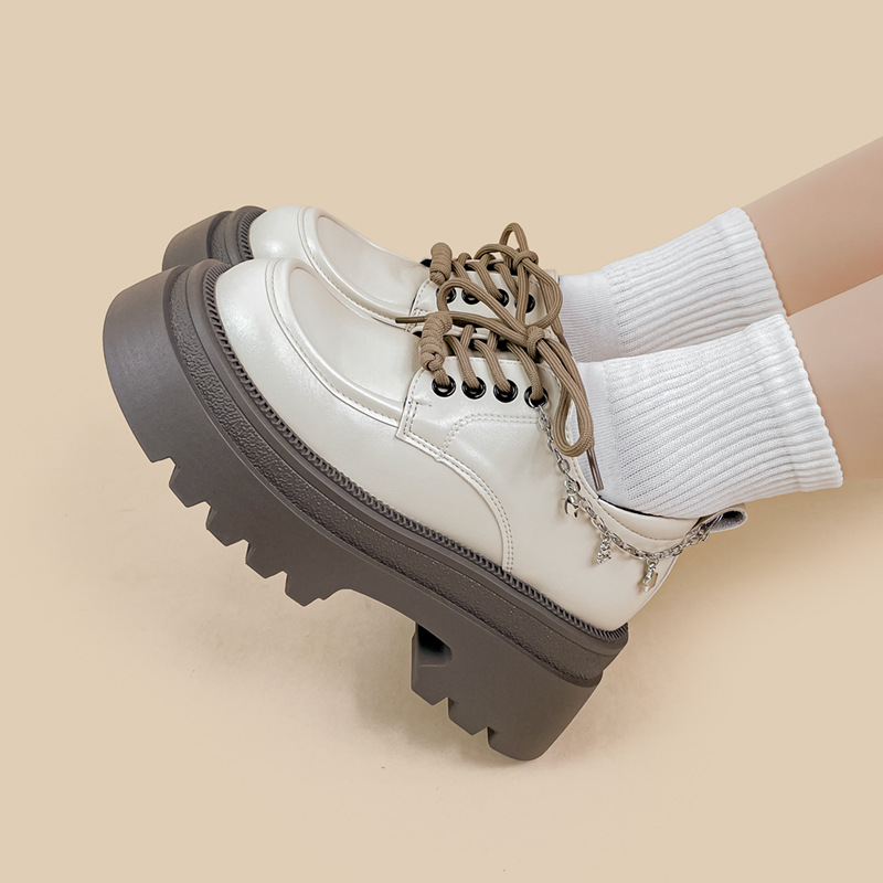 Amy y mai mai británicos, zapatos de cuero de suela blanca y gruesa, mujeres dulces y geniales de primavera, niños pequeños y zapatos de felicidad.